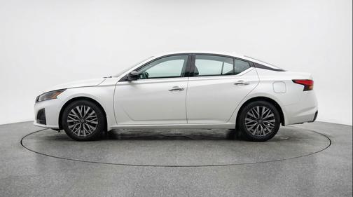 Glacier White 2025 Nissan Altima SV FWD