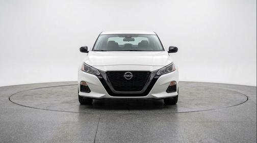 Glacier White 2025 Nissan Altima SV FWD