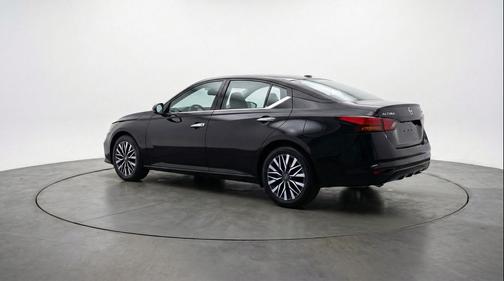 Super Black 2025 Nissan Altima SV FWD