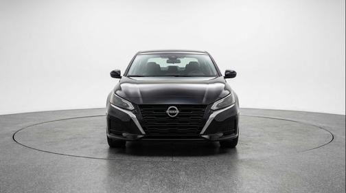 Super Black 2025 Nissan Altima SV FWD