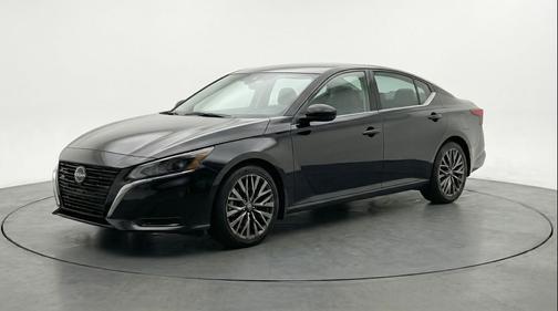 Super Black 2025 Nissan Altima SV FWD
