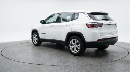 Bright White Clearcoat 2025 Jeep Compass Latitude