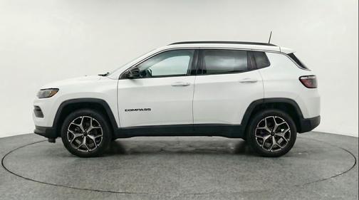Bright White Clearcoat 2025 Jeep Compass Latitude