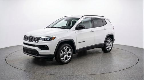Bright White Clearcoat 2025 Jeep Compass Latitude