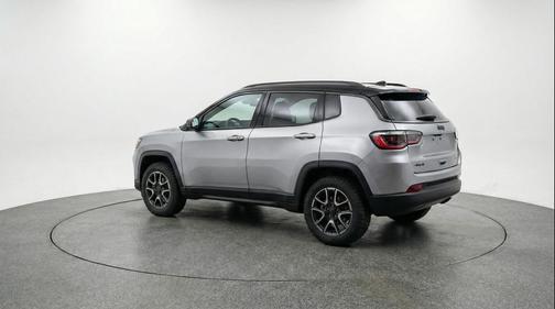 Silver Zynith Metallic Clearcoat 2025 Jeep Compass Trailhawk