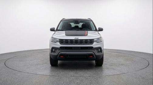 Silver Zynith Metallic Clearcoat 2025 Jeep Compass Trailhawk
