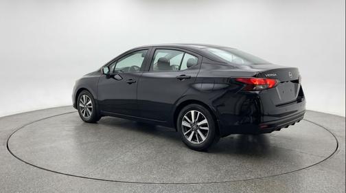 Super Black 2025 Nissan Versa 1.6 SV