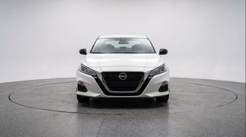 Glacier White 2025 Nissan Altima SV FWD