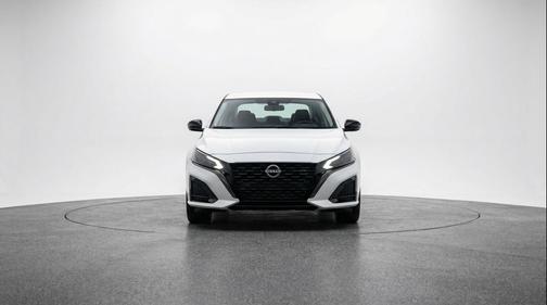 Glacier White 2025 Nissan Altima SV FWD