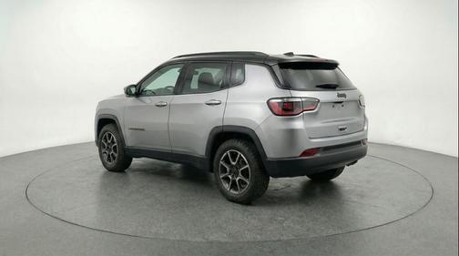 Silver Zynith Metallic Clearcoat 2025 Jeep Compass Trailhawk