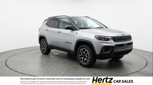 Silver Zynith Metallic Clearcoat 2025 Jeep Compass Trailhawk