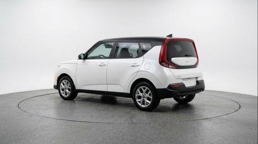 Snow White Pearl 2025 Kia Soul LX