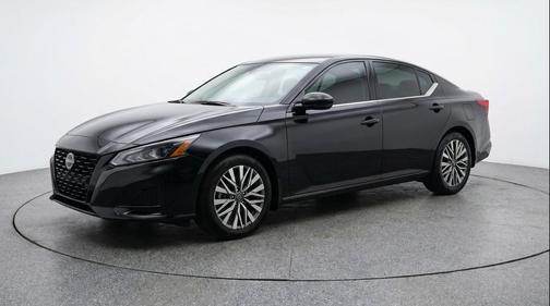 Super Black 2025 Nissan Altima SV FWD