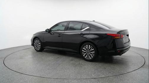 Super Black 2025 Nissan Altima SV FWD