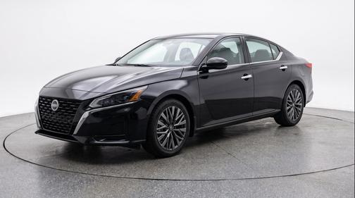 Super Black 2025 Nissan Altima SV FWD