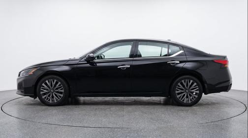 Super Black 2025 Nissan Altima SV FWD