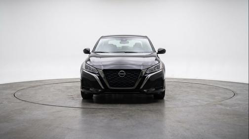 Super Black 2025 Nissan Altima SV FWD