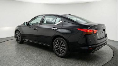 Super Black 2025 Nissan Altima SV FWD