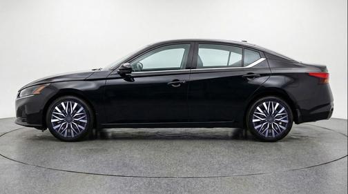 Super Black 2025 Nissan Altima SV FWD