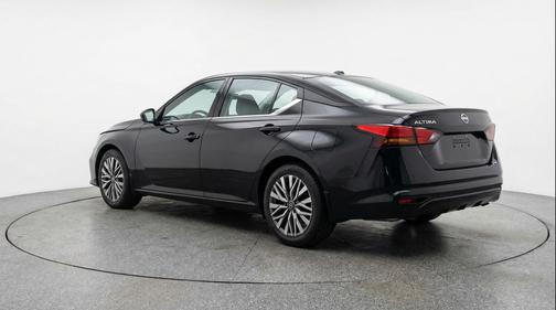Super Black 2025 Nissan Altima SV FWD