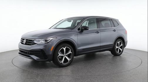 Platinum Gray Metallic 2026 Volkswagen Tiguan 2.0T SE