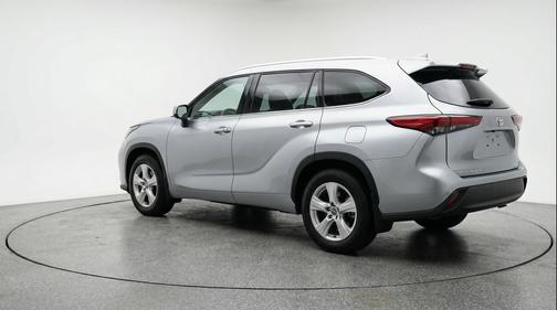 Celestial Silver Metallic 2025 Toyota Highlander LE