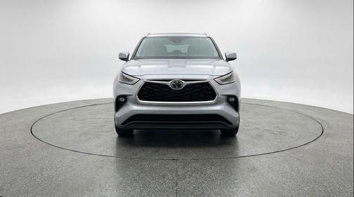 Celestial Silver Metallic 2025 Toyota Highlander LE