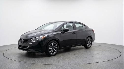 Super Black 2025 Nissan Versa 1.6 SV
