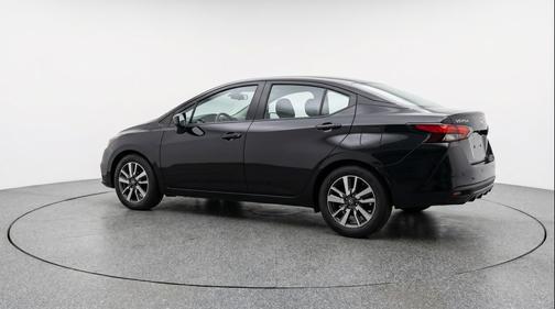 Super Black 2025 Nissan Versa 1.6 SV