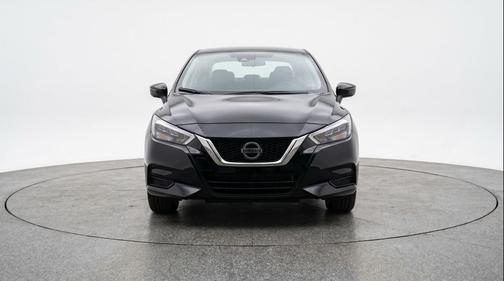 Super Black 2025 Nissan Versa 1.6 SV