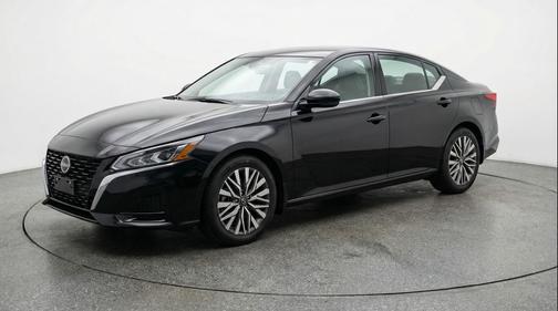 Super Black 2025 Nissan Altima SV FWD