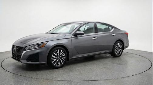 Gun Metallic 2025 Nissan Altima SV FWD