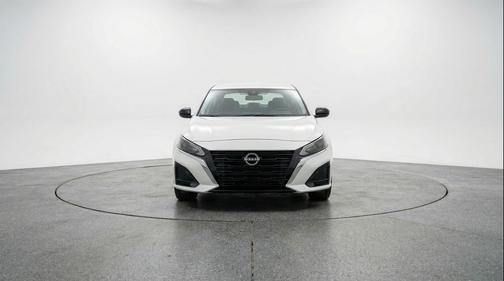 Glacier White 2025 Nissan Altima SV FWD