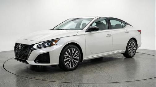 Glacier White 2025 Nissan Altima SV FWD
