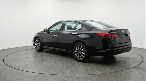 Super Black 2025 Nissan Altima SV FWD
