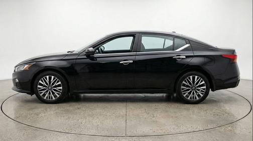 Super Black 2025 Nissan Altima SV FWD