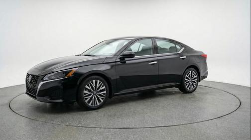 Super Black 2025 Nissan Altima SV FWD