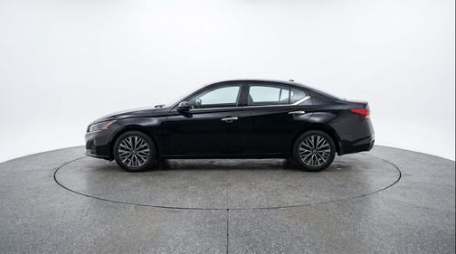 Super Black 2025 Nissan Altima SV FWD