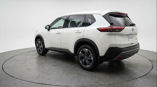 Everest White Pearl Tricoat 2025 Nissan Rogue SV