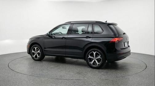 deep black pearl 2026 Volkswagen Tiguan 2.0T SE