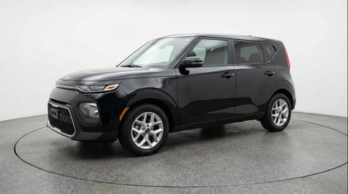 Fusion Black 2025 Kia Soul LX