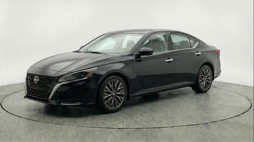 Super Black 2025 Nissan Altima SV FWD