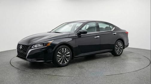 Super Black 2025 Nissan Altima SV FWD