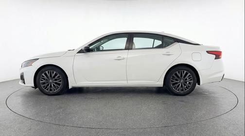 Glacier White 2025 Nissan Altima SV FWD