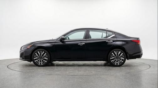 Super Black 2025 Nissan Altima SV FWD