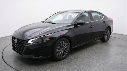 Super Black 2025 Nissan Altima SV FWD