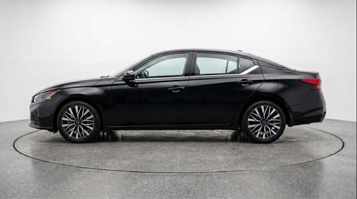 Super Black 2025 Nissan Altima SV FWD