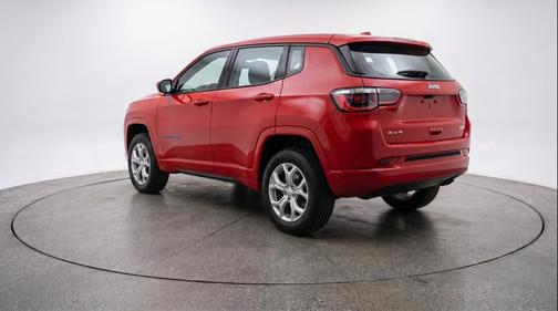 Red Hot Pearlcoat 2025 Jeep Compass Latitude