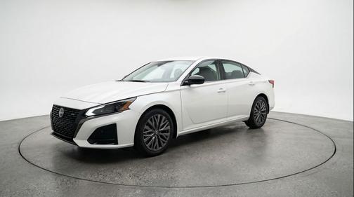 Glacier White 2025 Nissan Altima SV FWD