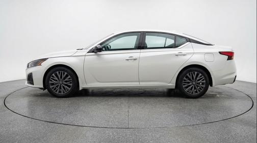 Glacier White 2025 Nissan Altima SV FWD